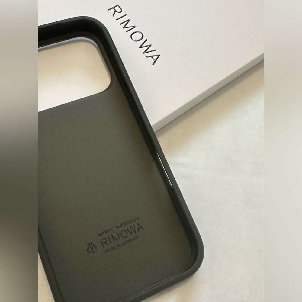Rimowa Iphone Case Aluminum For Iphone 17 Pro TITANIUM - Picture 5 of 6